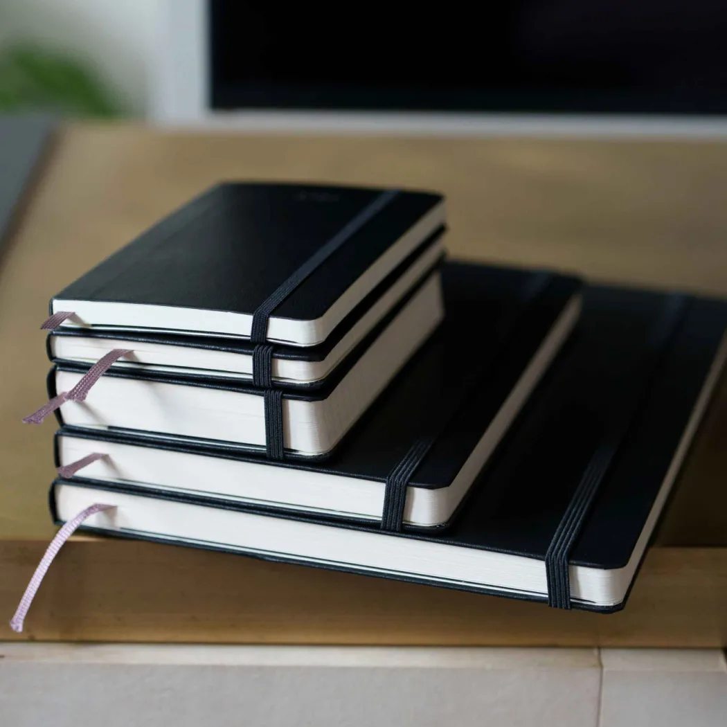 Kalender 12M Weekly Horizontal 2027 Hardcover Large Black
